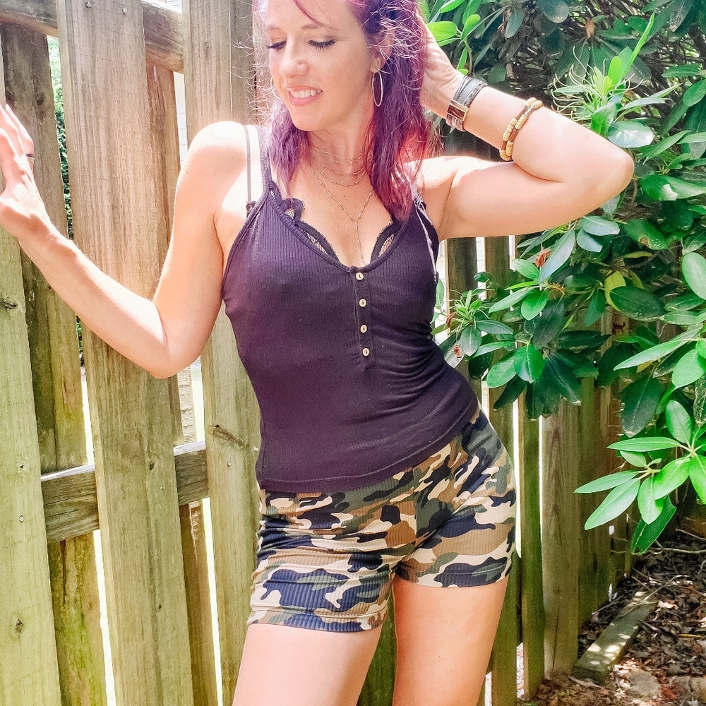 Camo ribbed yoga shorts NWT